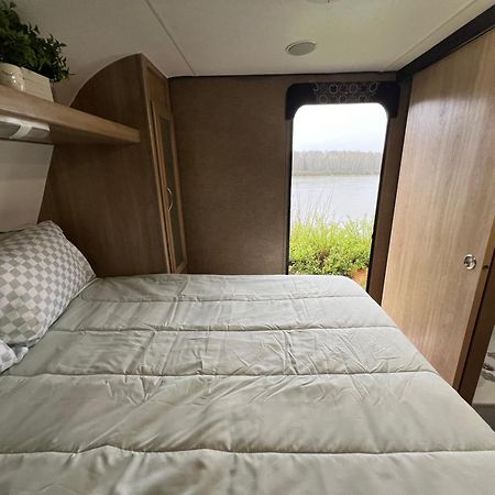 Surfside Glamping Camper Hotel คลาแมธ ภายนอก รูปภาพ