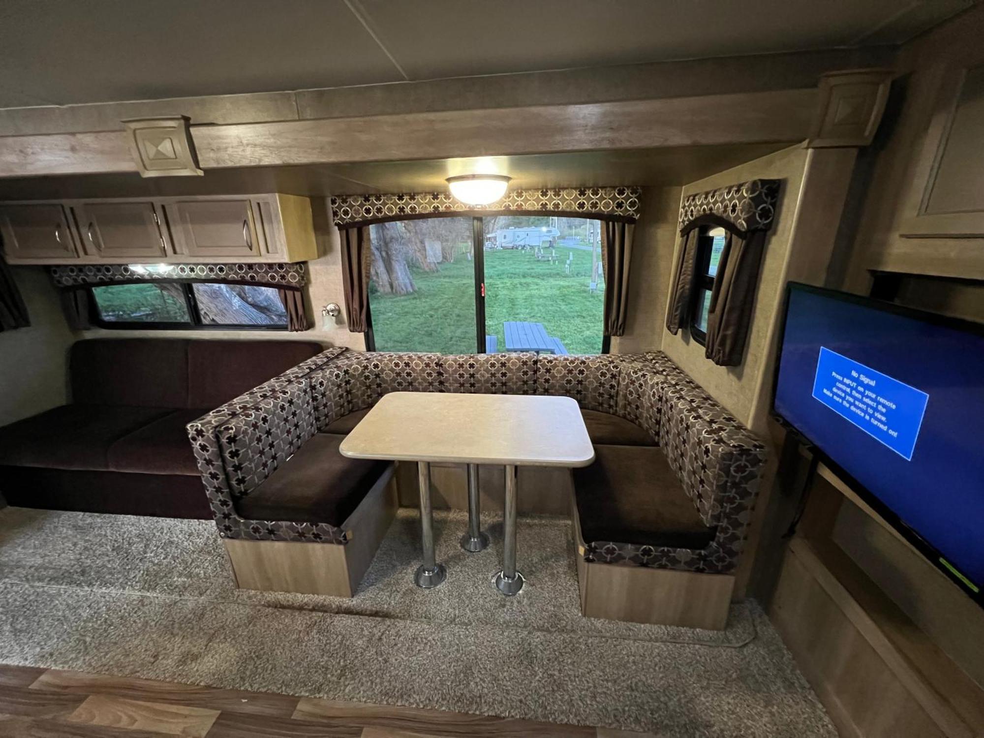 Surfside Glamping Camper Hotel คลาแมธ ภายนอก รูปภาพ