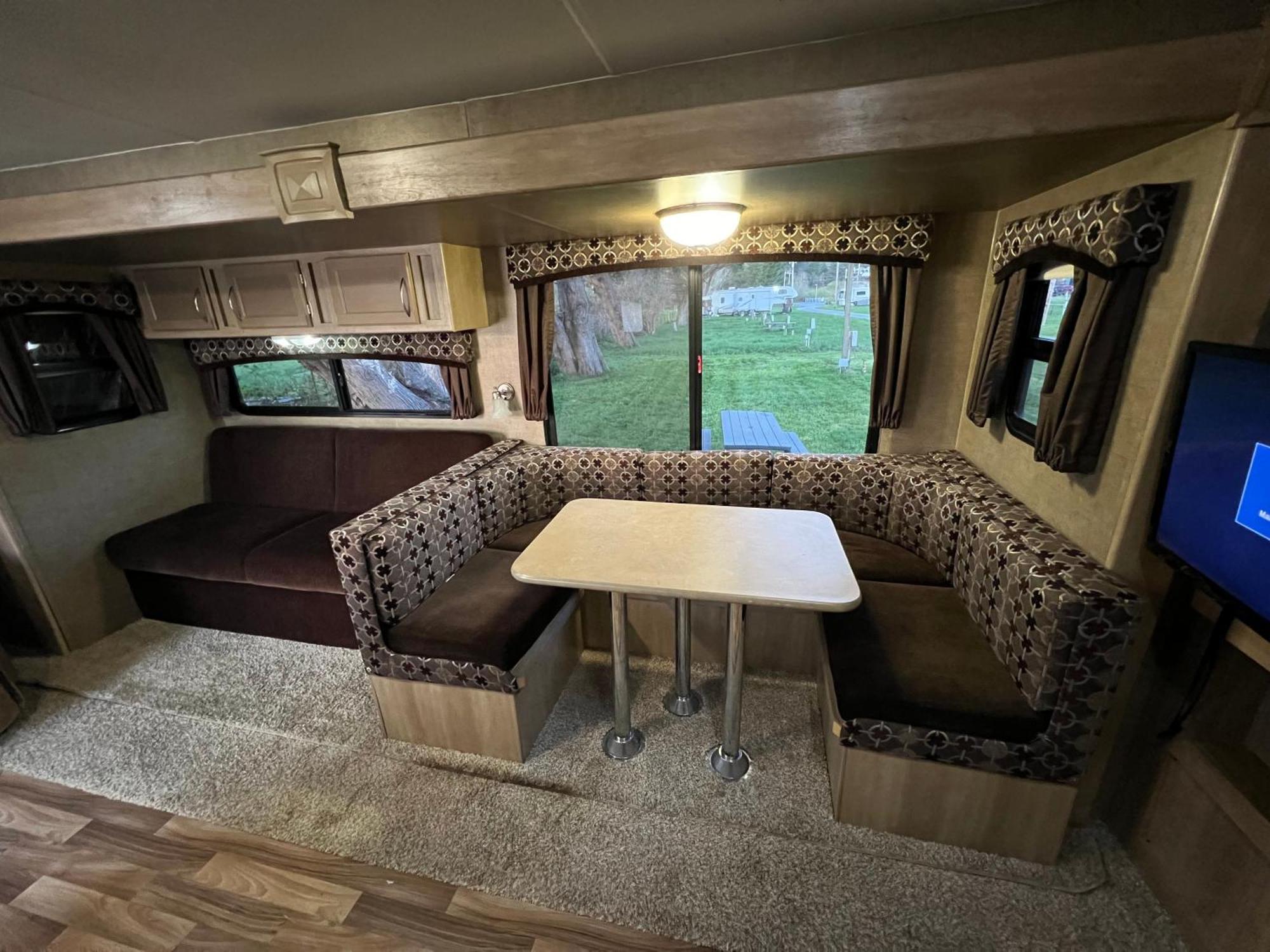 Surfside Glamping Camper Hotel คลาแมธ ภายนอก รูปภาพ