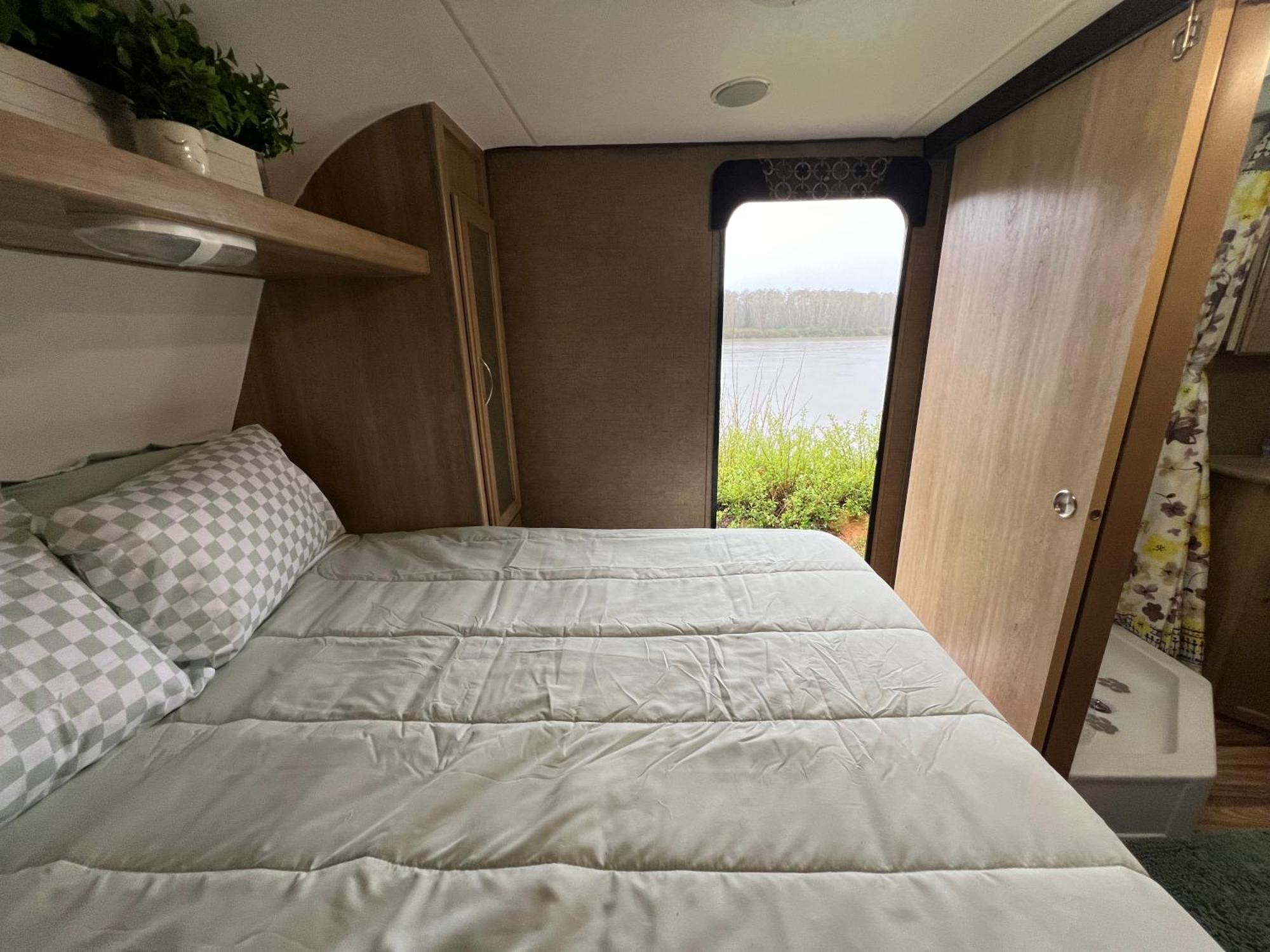 Surfside Glamping Camper Hotel คลาแมธ ภายนอก รูปภาพ