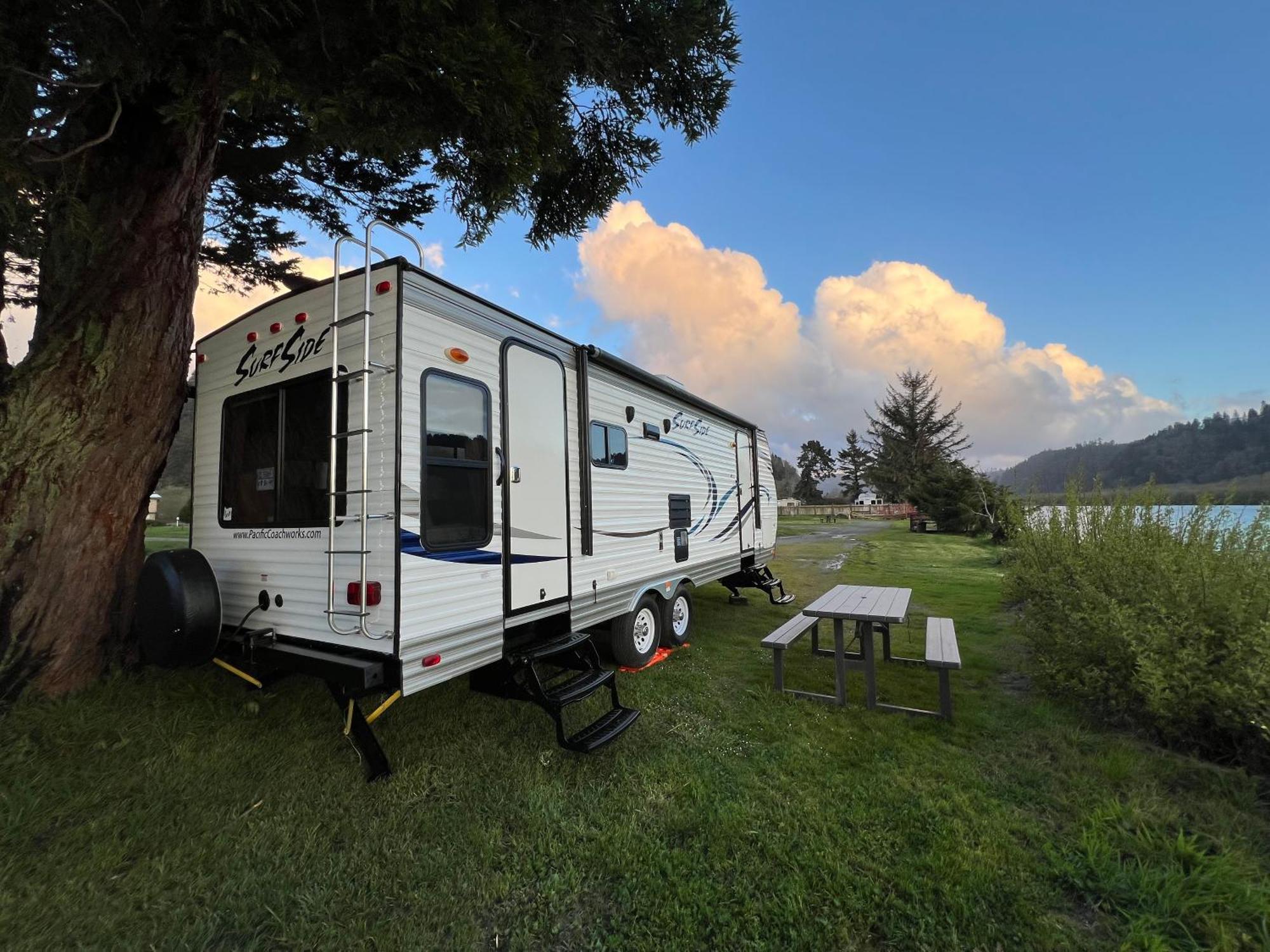 Surfside Glamping Camper Hotel คลาแมธ ภายนอก รูปภาพ